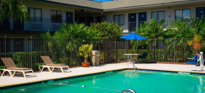 佛罗里达兰塔纳 6 号汽车旅馆(Motel 6 Lantana, FL)图片