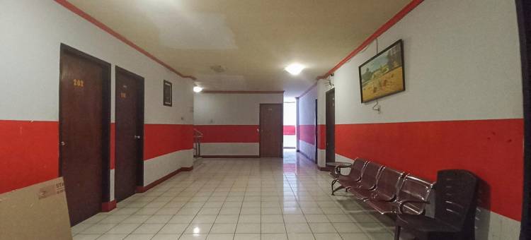 RedDoorz Near Sam Ratulangi图片