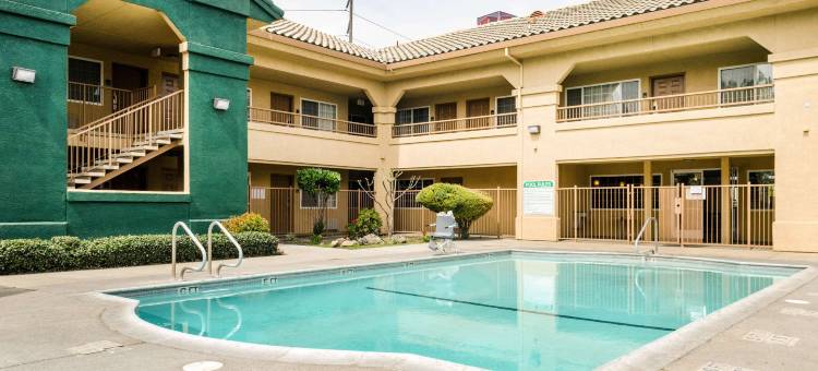 品质酒店及套房拉特罗普(Quality Inn & Suites Lathrop)图片