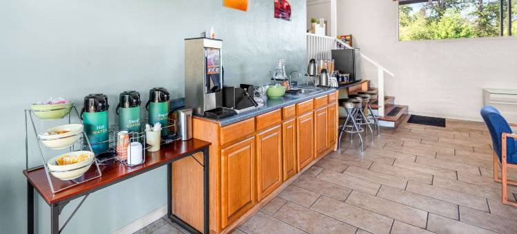 杰克逊品质酒店及套房(Quality Inn & Suites)图片