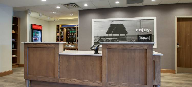 斯尼兹渡轮北塔普赛尔海滩希尔顿欢朋酒店(Hampton Inn by Hilton Sneads Ferry North Topsail Beach)图片