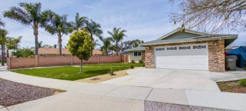 Fun Family Home Minutes to Beach & Legoland with Huge Backyard and a Playground图片