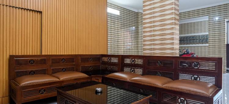 红门酒店清真-近古邦站2(RedDoorz Syariah near Stasiun Gubeng 2)图片