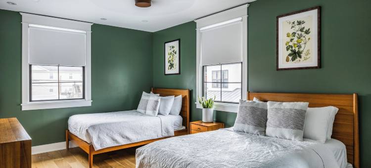 鸡舍(The Hen Houses)图片