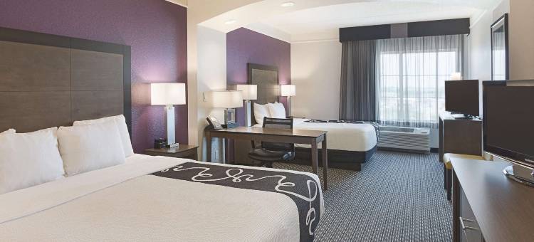阿林顿北六旗通道拉昆塔温德姆套房酒店(La Quinta Inn & Suites by Wyndham Arlington North 6 Flags Dr)图片