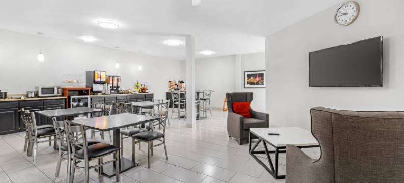 麦迪逊机场美茵斯坦套房酒店(MainStay Suites Madison Airport)图片