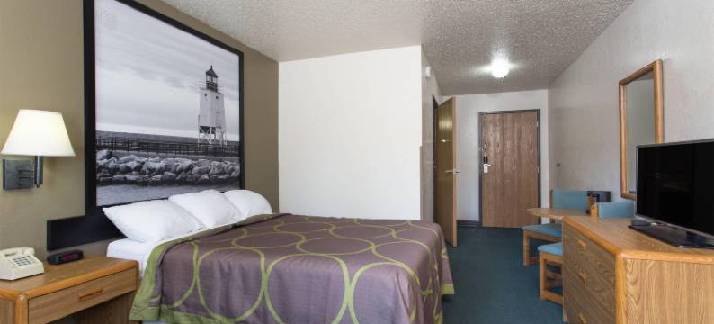 霍顿湖速8酒店(Super 8 by Wyndham Houghton Lake)图片