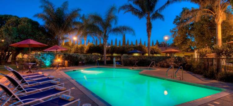 大学公园旅馆套房酒店(University Park Inn & Suites)图片