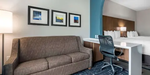 羅德岱爾堡機場-郵輪碼頭舒適套房酒店