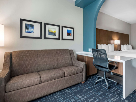 罗德岱尔堡机场-邮轮码头舒适套房酒店