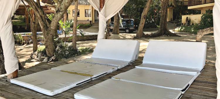 拉卢兹海滩度假村(La Luz Beach Resort)图片