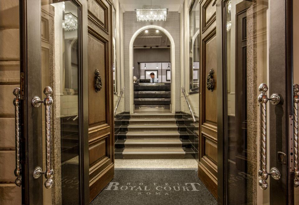 Hotel Royal Court Hotel Overview