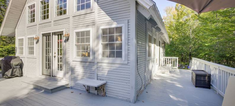 Frye岛湖畔和海滩通道的家庭木屋！(Frye Island Family Cabin with Lake & Beach Access!)图片