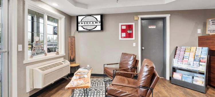 普亚勒普大本营温德姆旅游旅馆(Basecamp Puyallup a Travelodge by Wyndham)图片