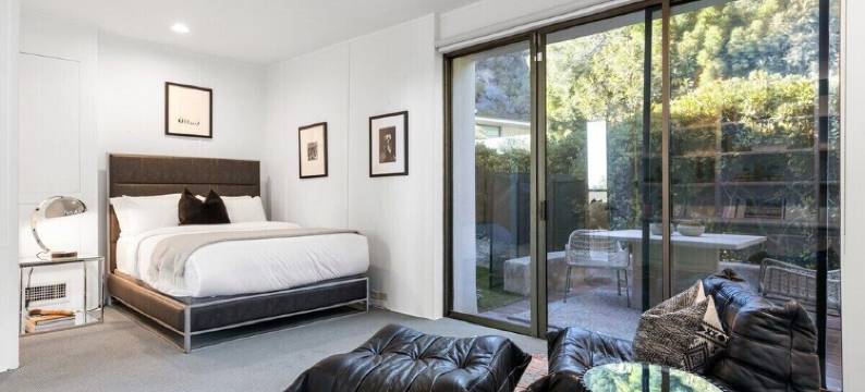 This house is a 4 bedroom(s), 4.5 bathrooms, located in Beverly Hills, CA.图片