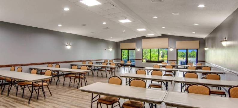 湖畔克拉克斯维尔-南山西克拉丽奥酒店(Clarion Pointe on the Lake Clarksville-South Hill West)图片