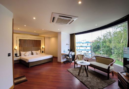 Emerald Hotel Hotel Overview