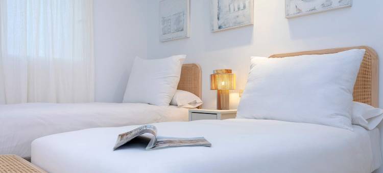 Bright apartment front of beach. Guadalmansa Beach图片