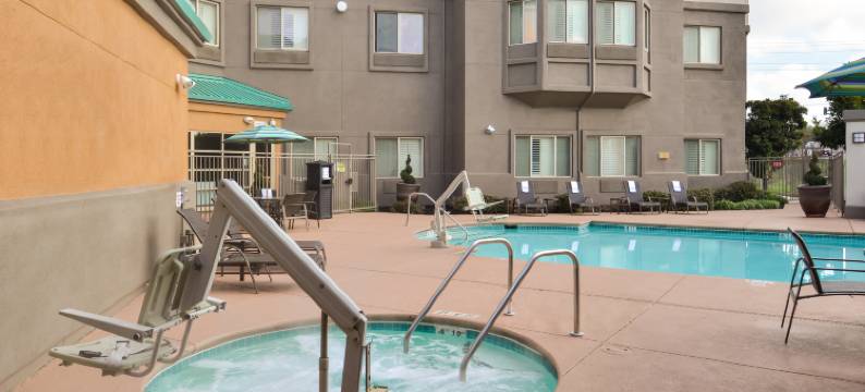 中央埃尔克格罗夫智选假日酒店及套房 - 99号公路 by IHG(Holiday Inn Express & Suites ELK GROVE CENTRAL - HWY 99 by IHG)图片