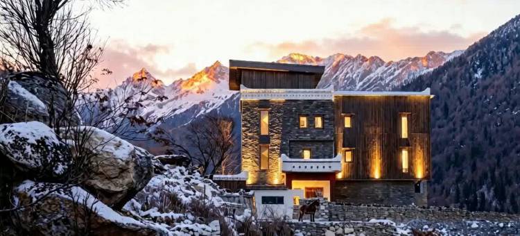 烟岚雪岫|藏地人文·雪域秘境民宿(四姑娘山长坪沟景区店)图片