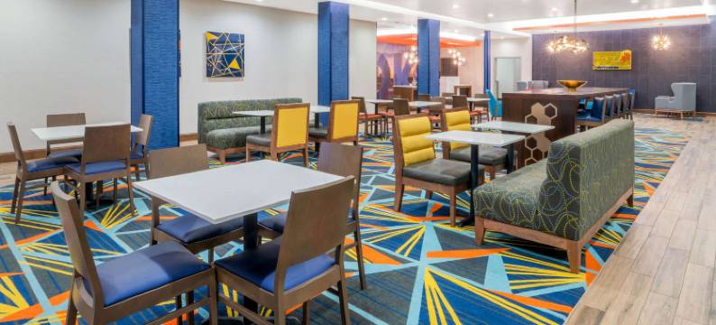 俄克拉何马城机场拉昆塔温德姆套房酒店(La Quinta Inn & Suites by Wyndham Oklahoma City Airport)图片