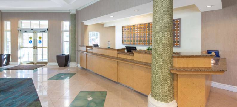 坦帕布兰登摄政公园拉昆塔温德姆套房酒店(La Quinta Inn & Suites by Wyndham Tampa Brandon Regency Park)图片