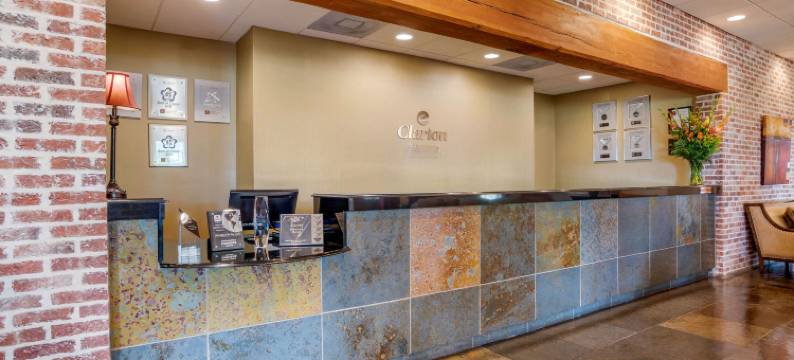 冈萨雷斯会议中心克拉丽奥酒店(Clarion Inn Conference Center)图片