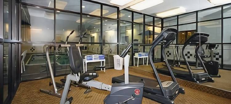 东莫林舒适套房酒店 - 近 I-80(Comfort Inn & Suites East Moline Near I-80)图片