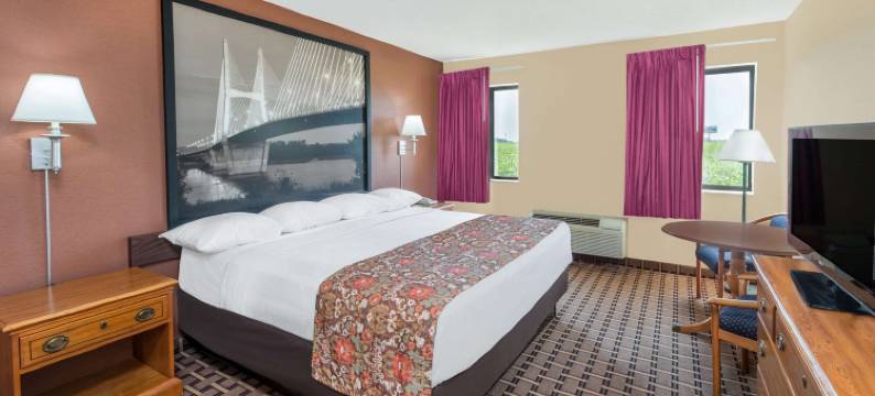 密苏里查尔斯顿/锡克斯顿东温德姆速8酒店(Super 8 by Wyndham Charleston/Sikeston East MO)图片