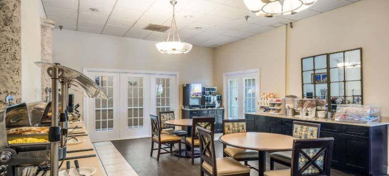 克拉丽奥酒店及套房-中央清水海滩(Clarion Inn & Suites Central Clearwater Beach)图片