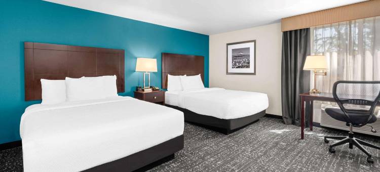 波特兰西北拉昆塔温德姆套房酒店(La Quinta Inn & Suites by Wyndham Portland NW)图片