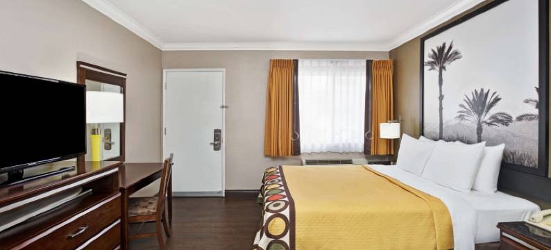 洛杉矶-卡尔弗城地区速 8 酒店(Super 8 by Wyndham Culver)图片