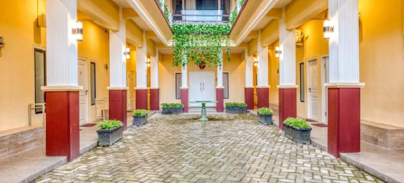 红多兹伊斯兰酒店-近布里达凯邦玫瑰公园(RedDoorz Syariah Near Kebon Rojo Park Blitar)图片