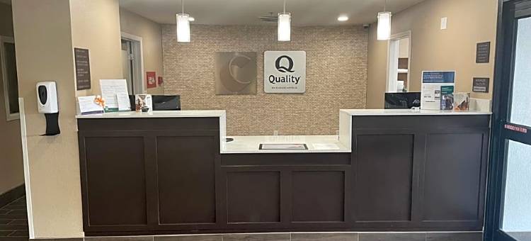 春之湖 - 费耶特维尔自由堡附近舒适套房酒店(Comfort Inn & Quality Suites)图片