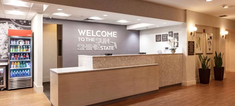 迈阿密机场南蓝礁湖欢朋套房酒店(Hampton Inn & Suites Miami-Airport South-Blue Lagoon)图片