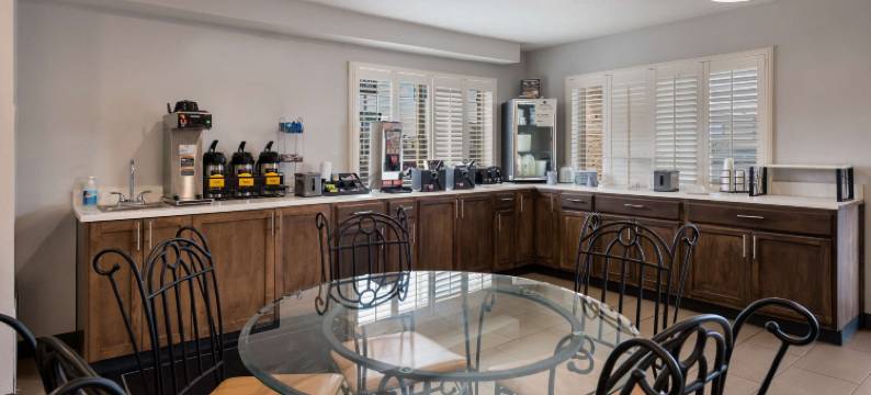 安大略红狮酒店(Red Lion Inn & Suites Ontario)图片