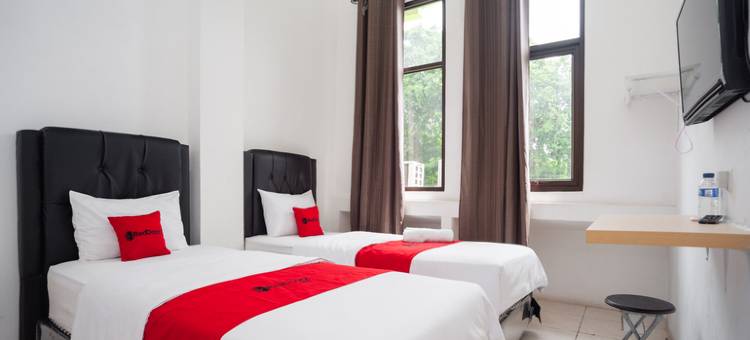OYO 3929 8安高马斯酒店(RedDoorz at Jalan Bangau Palembang)图片