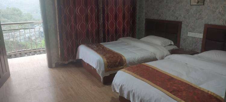 芙蓉镇景区后门100米进景区繁华民宿(听涛路分店)图片