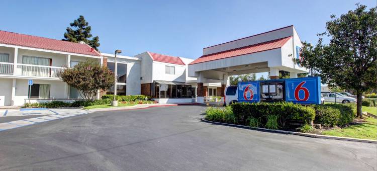 尔湾6号汽车旅馆 - 奥兰治县机场店(Motel 6 Santa Ana, CA - Irvine - Orange County Airport)图片