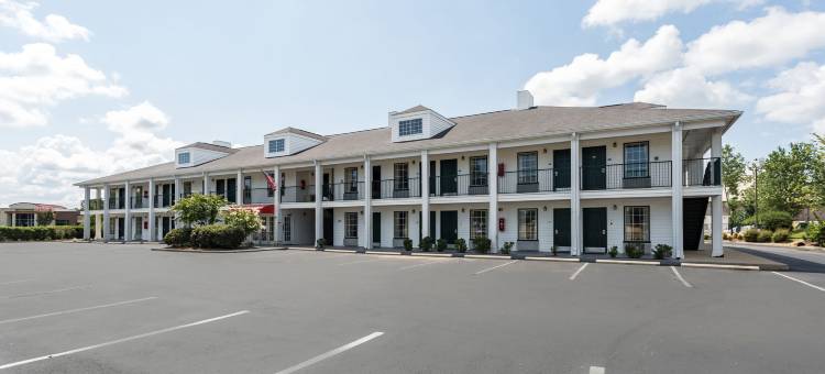 图珀洛巴恩斯克罗辛伊克诺旅馆(Econo Lodge Tupelo Barnes Crossing)图片