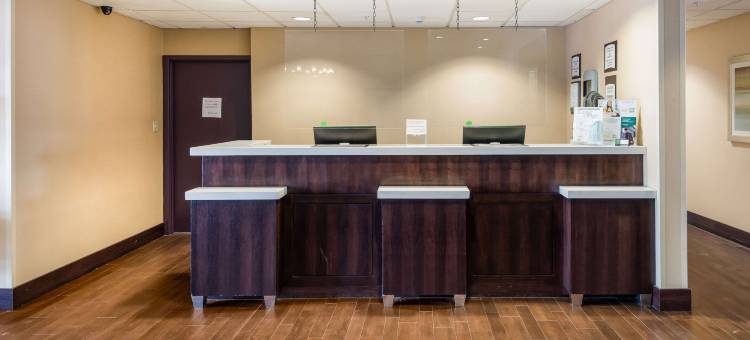 昆西 - 市中心凯艺套房酒店(Quality Inn & Suites Quincy - Downtown)图片