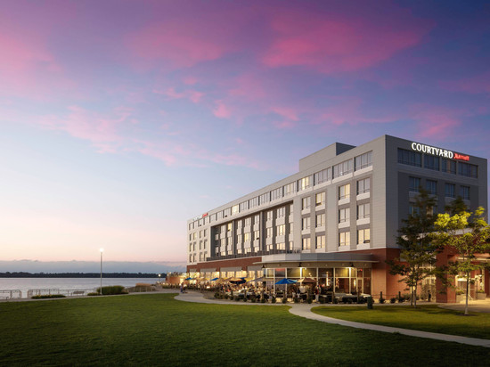 伊利湖湾万怡酒店