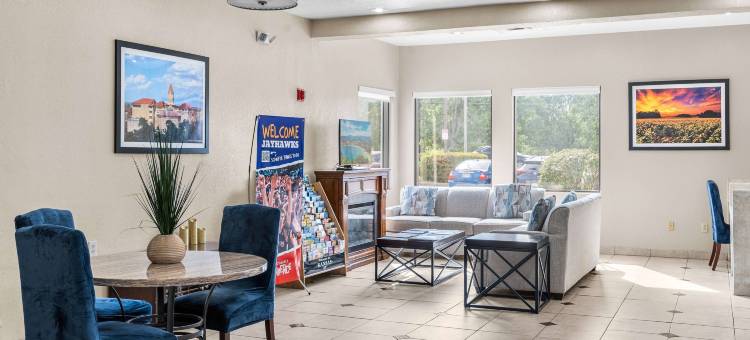 劳伦斯温德姆呗盟套房酒店(Baymont by Wyndham Lawrence)图片