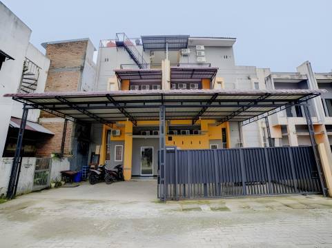 瑞德多兹 @ 特拉泰霍姆斯泰棉兰安普拉斯(RedDoorz at Teratai Homestay Medan Amplas)