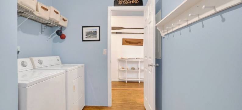 Captain's Cottage- Walking distance to beach, 10 Mins to DE Turf图片