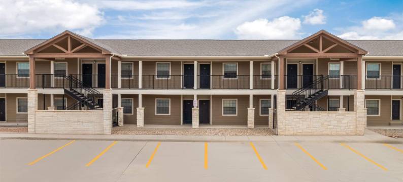 卡里索斯普林斯鹰巢- 温德姆旅屋(Eagle's Den Suites Carrizo Springs a Travelodge by Wyndham)图片