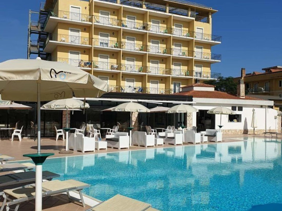 莎比亚多罗俱乐部酒店