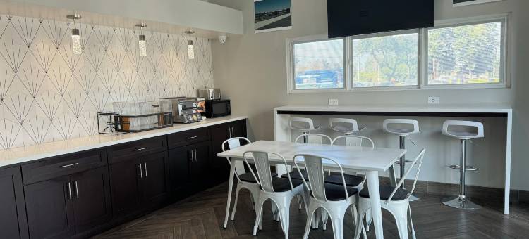 安大略速8酒店(Hotel Seville - Ontario Airport/Chino)图片