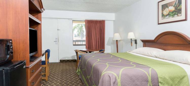 里维拉比奇西棕榈滩海滩速8酒店(Super 8 by Wyndham Riviera Beach West Palm Beach)图片