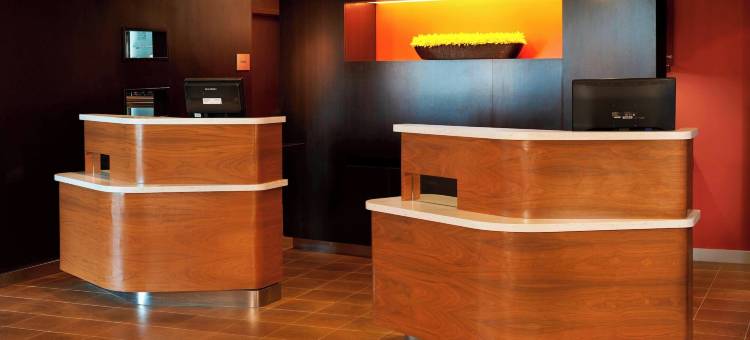 霍兰托莱多机场万怡酒店(Courtyard Toledo Airport Holland)图片